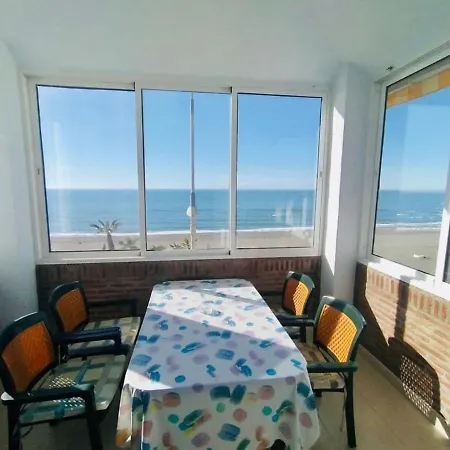 Apartmán In With Shared Swimming Pool Torrox